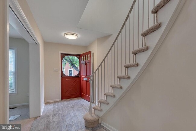 Building Photo - 8529 Lakinhurst Ln