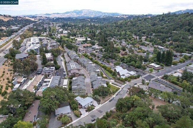 Building Photo - 946 Risa Rd