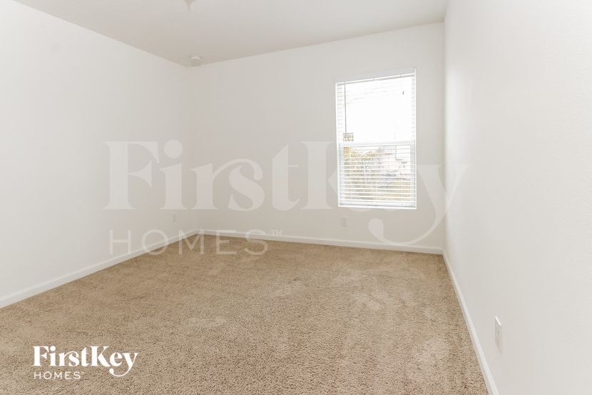 Building Photo - 1549 SW Fresno Rd