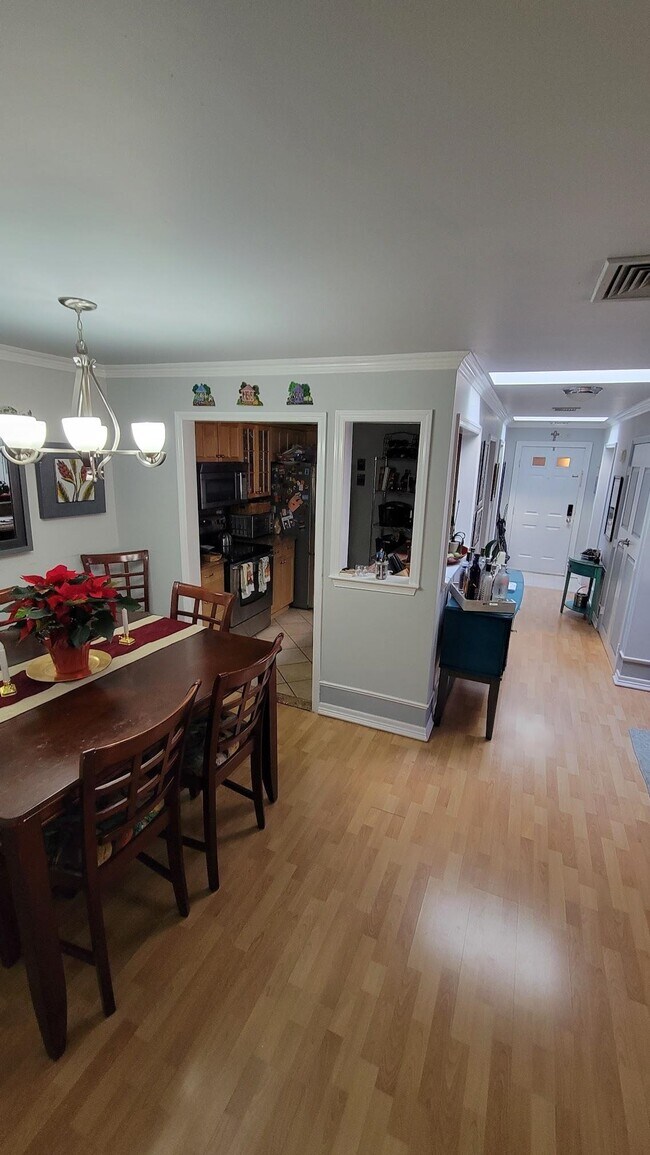 Building Photo - 780 River Rd