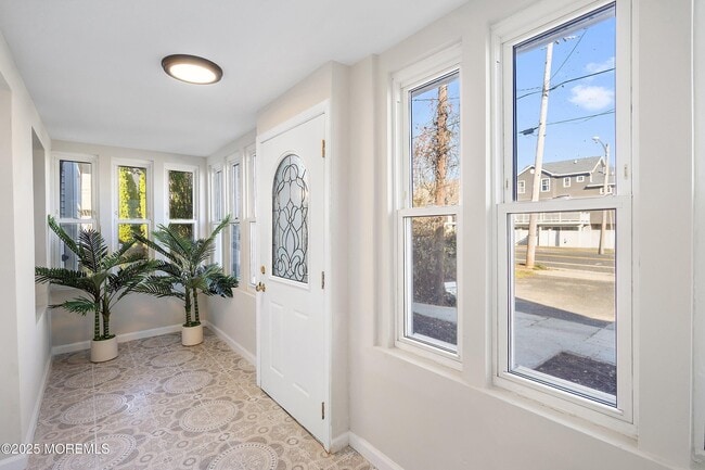 Building Photo - 203 Shore Dr