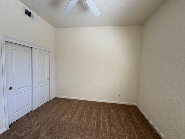 Building Photo - Gorgeous 5 bedroom + office, 4.5 bath Alam...