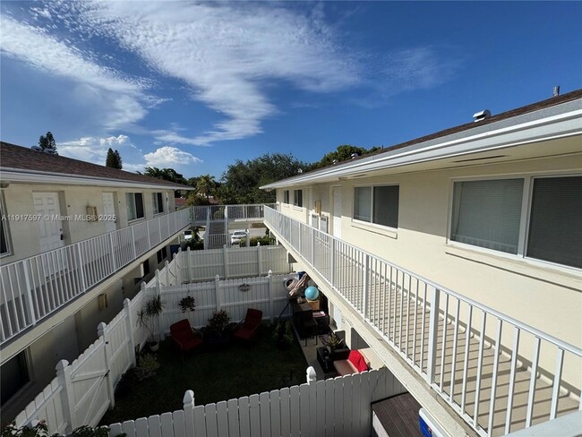 Building Photo - 1856 NE 46th St