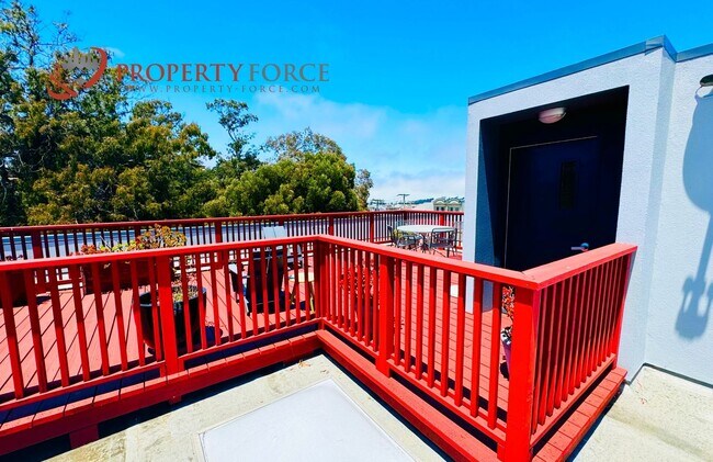 Building Photo - Beautiful 2 Bed 2 bath Available with grea...