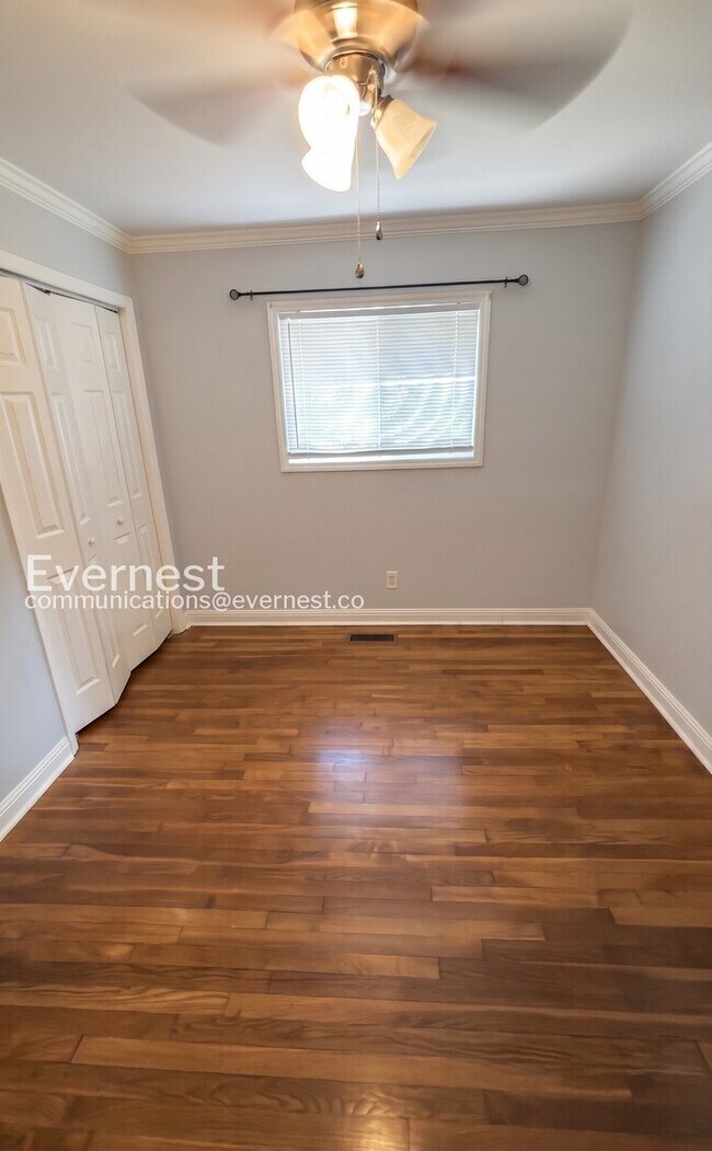 Building Photo - 2 Bed/1 Bath Home with Garage / Available Soon!