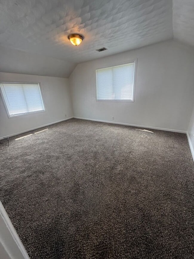 Building Photo - 3 Bedroom / 2 Bathroom House in Peoria