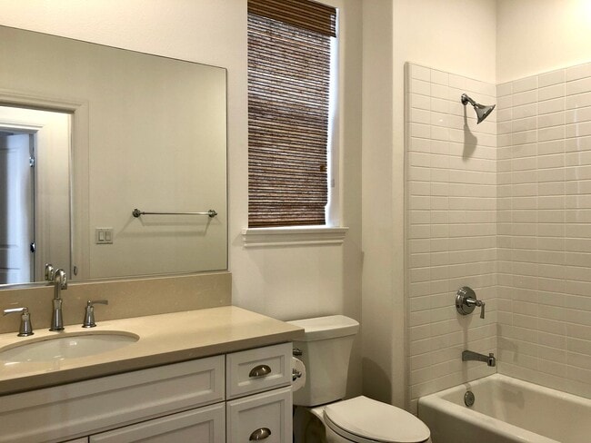 Building Photo - Luxurious and Light & Bright Unfurnished 2...