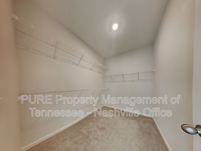 Building Photo - 400 Zeffer Ct