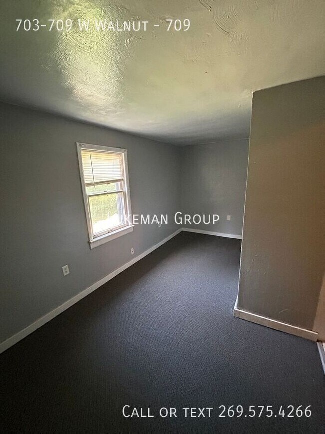 Building Photo - 703-709 W Walnut-709