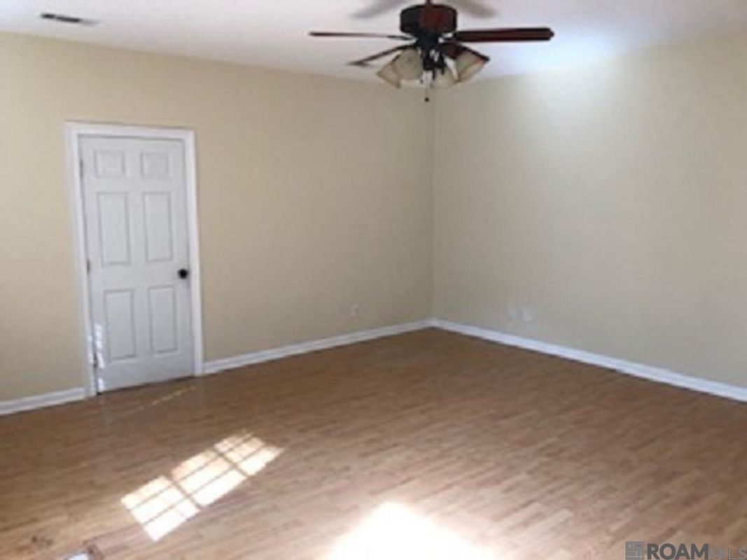 Building Photo - 38159 Willow Lake E Ave