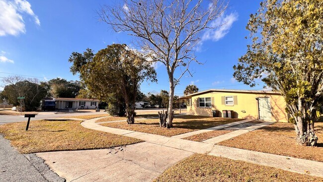 Building Photo - $300 off of a month of rent! Charming 3-Bedroom Home in Deltona! – Pets Welcome (Up to 30 lbs) – ...