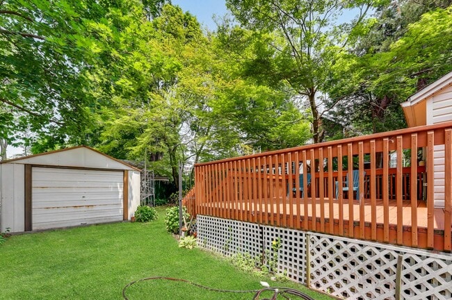 Building Photo - 31 Chestnut St