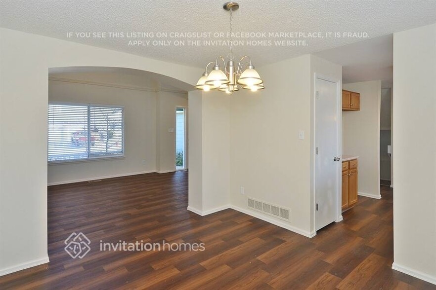 Building Photo - 5822 W 114th Pl