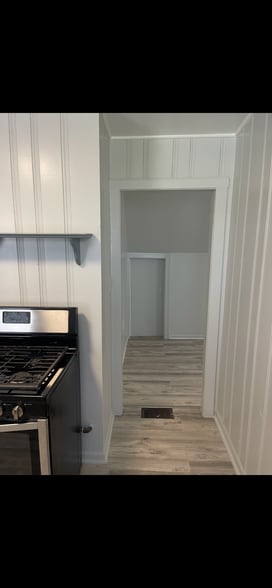 Building Photo - 3345 N Oleander Ave