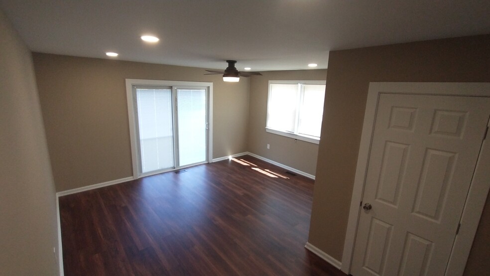 Building Photo - 1025 Oakwood Rd