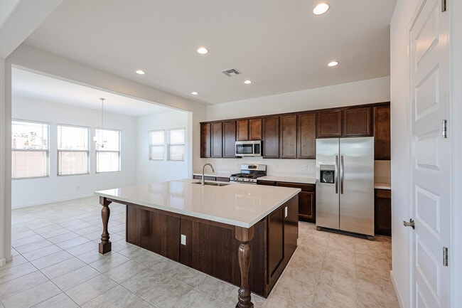 Building Photo - 7677 W Smoketree Dr