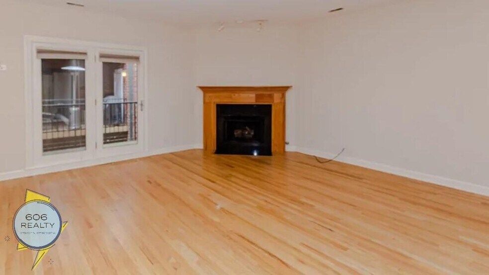 Primary Photo - 3349 N Clark St