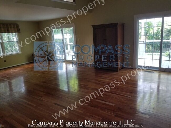 Building Photo - $2495 - 3 Bed Farm House on a Large Peacef...