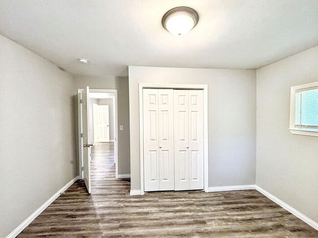 Building Photo - Charming 4-Bedroom Home with Fenced Yard a...