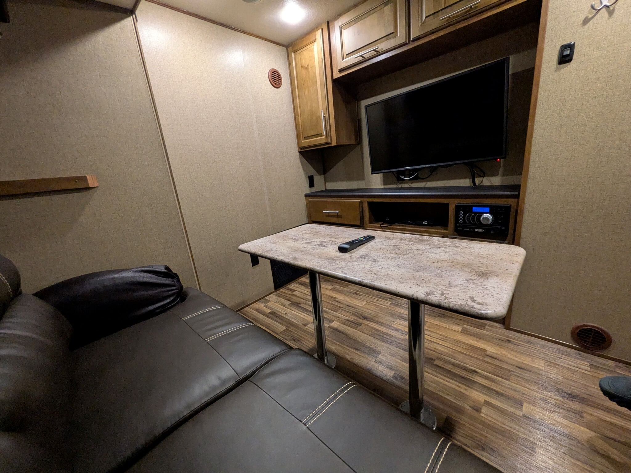 Building Photo - 1054 Cross Springs Ct