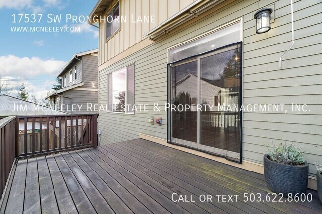 Building Photo - 17537 SW Pronghorn Ln