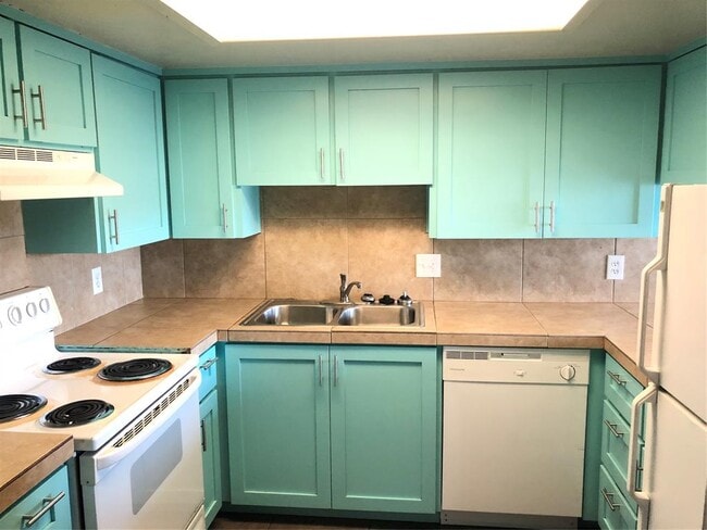 Building Photo - 7302 Duval St