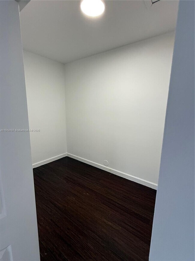 Building Photo - 4157 NE 14th St