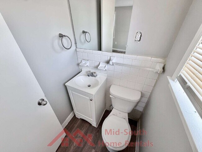Building Photo - 1733 Gowan Dr
