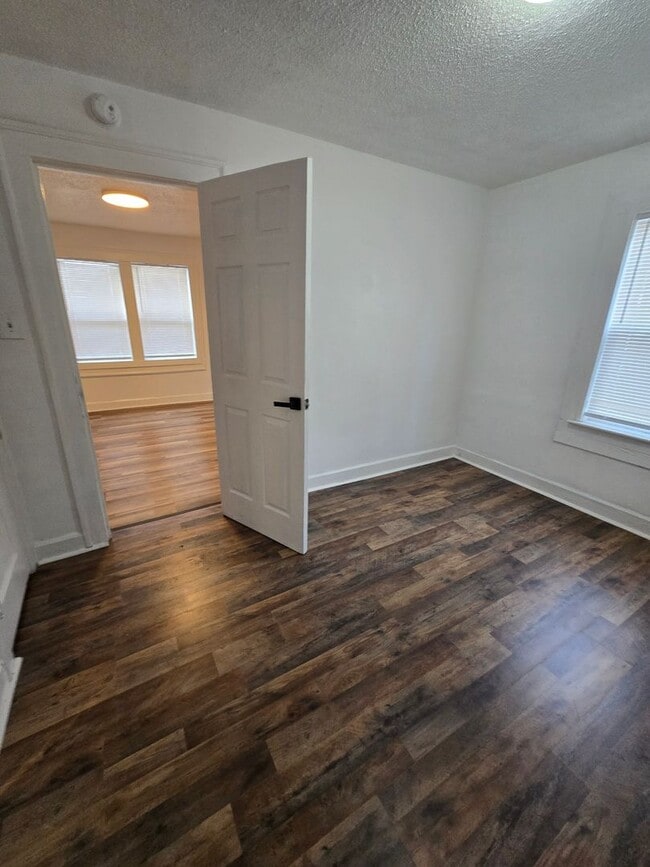 Building Photo - Two Bedroom Home Located on the Westside near 30th and MLK Street