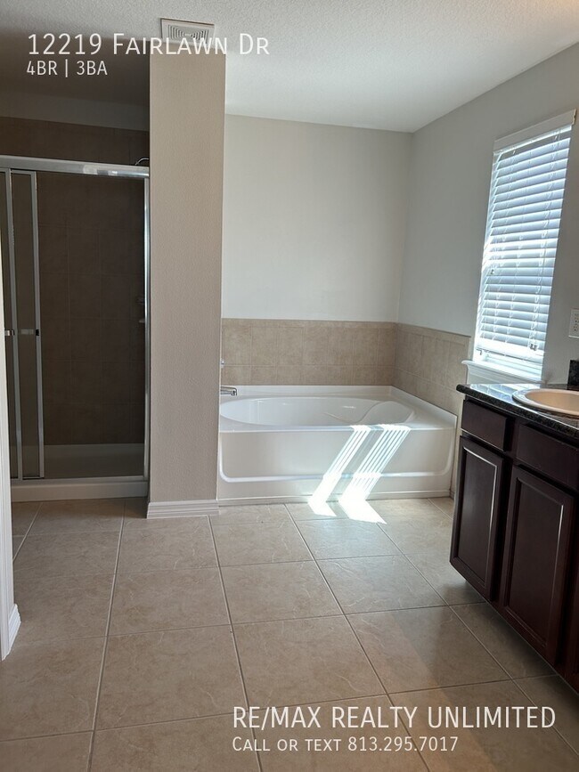 Building Photo - 12219 Fairlawn Dr
