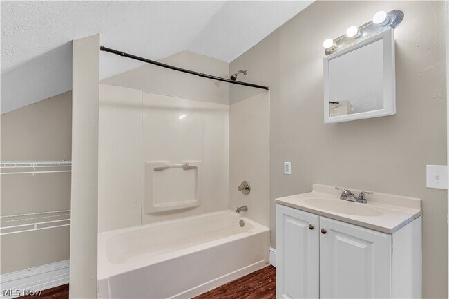 Building Photo - 2050 W 83rd St