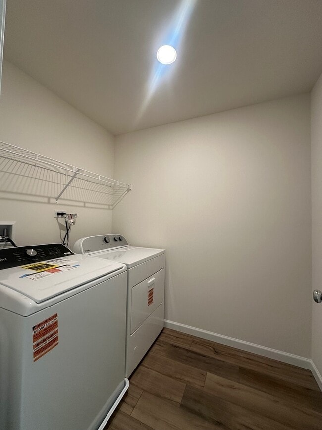 Building Photo - 5924 Hawkweed Dr