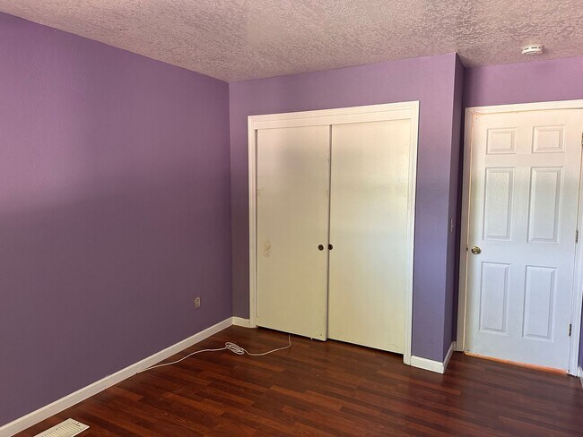 Building Photo - Close to Down Town