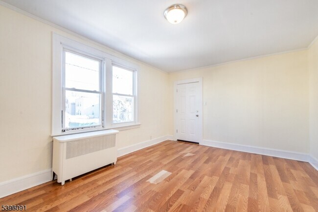 Building Photo - 11 Lewis St