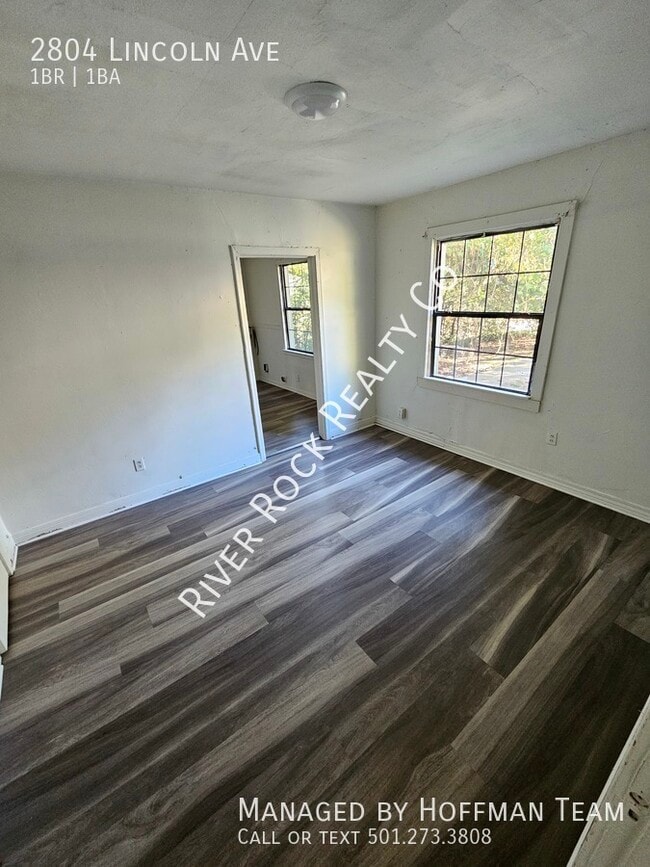 Building Photo - 2804 Lincoln Ave