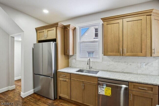 Building Photo - 99 Lincoln St