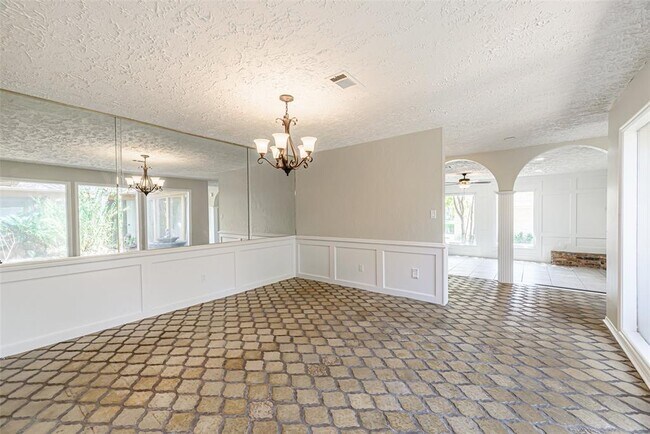 Building Photo - 102 Butlers Ct