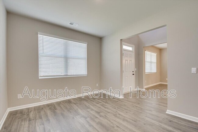 Building Photo - 560 Post Oak Ln