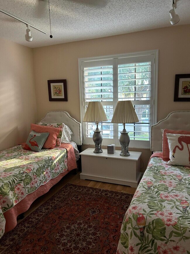 Building Photo - 1072 Keystone Dr