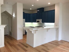 Building Photo - Groups Welcome! Nice Quiet Community One mile to downtown SLO