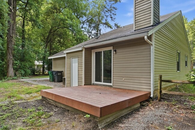 Building Photo - Renovated Ranch on a Quiet Cul-de-Sac with Vaulted Ceilings & Private Backyard