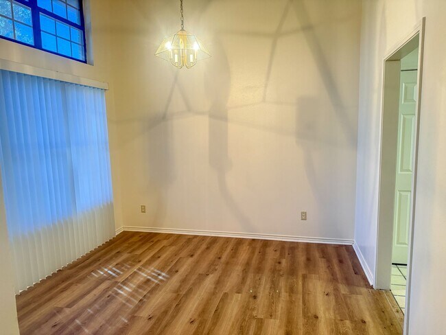 Building Photo - 1815 Cedarview Dr