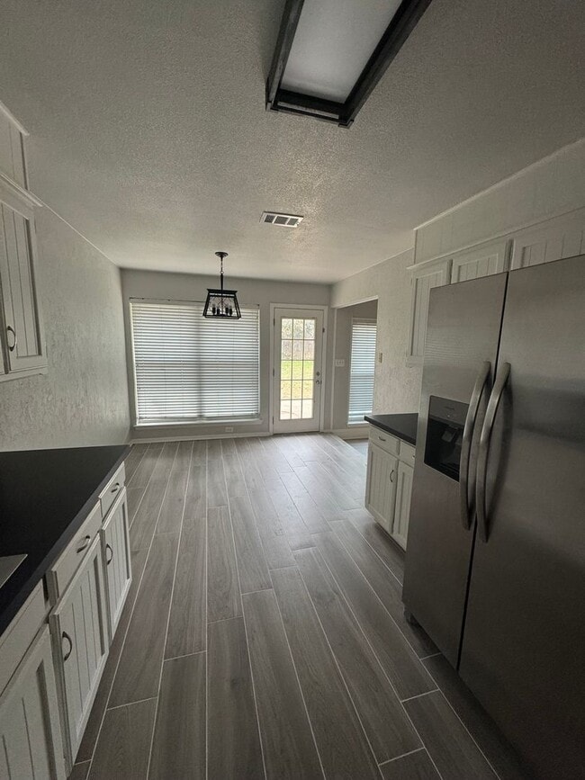 Building Photo - 5921 Pleasant Hill Dr