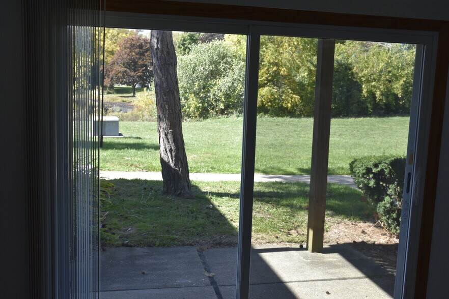 Building Photo - 806 Bloomfield Village Blvd