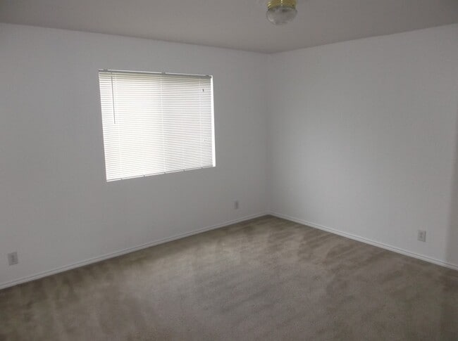 Building Photo - 246 Blue Juniper