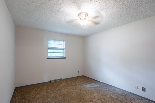 Building Photo - 4246 Santa Anna Dr