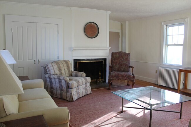 Building Photo - 134 Sandwich Rd