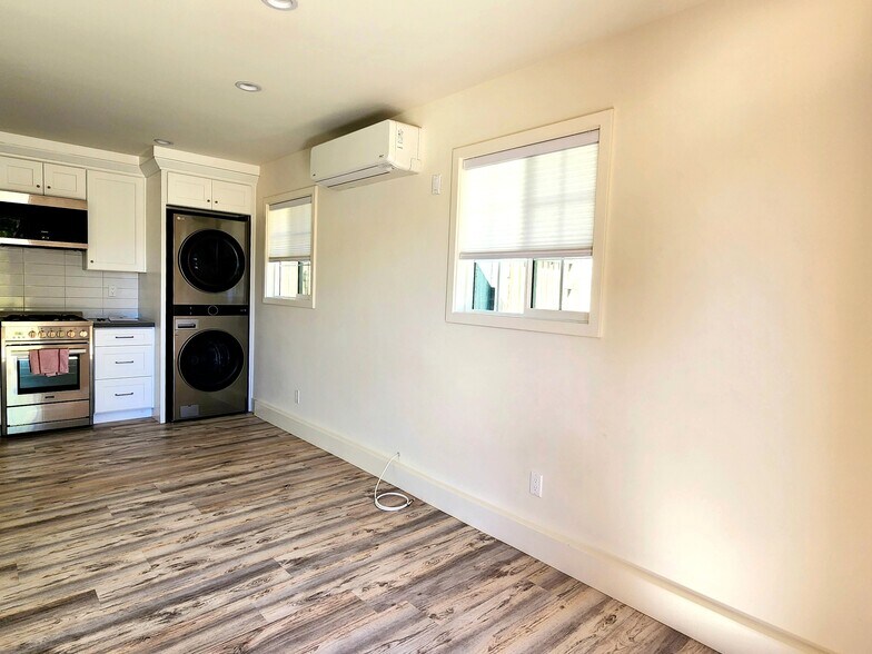 Building Photo - 6235 Aura Ave