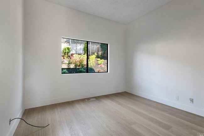 Building Photo - 15 Linda Vista Ave