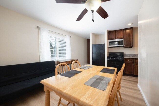 Building Photo - Don't miss the chance to rent this fully f...